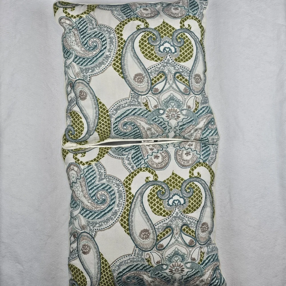 Pier 1 Imports Set Of 2 Throw Pillows Teal Green Blue White 16x16 Nostaglic